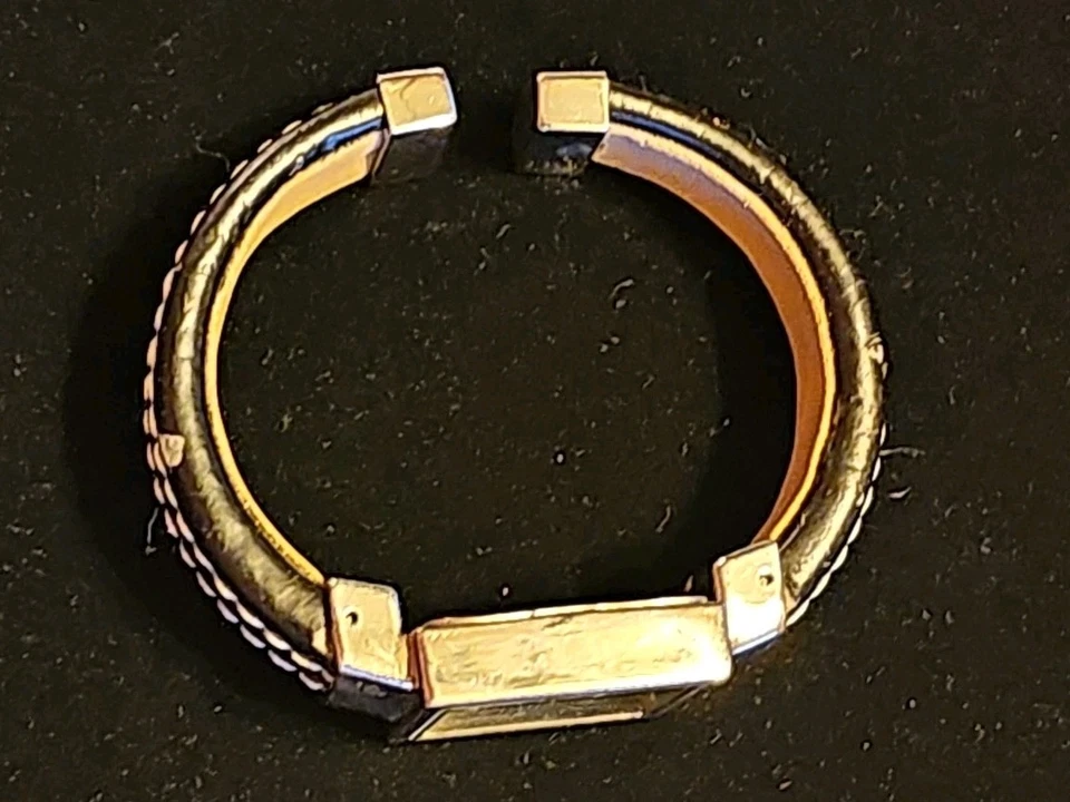 Reloj Geneva Platino 7002 Cuadrado Tono Plata Estuche Grandes Números Puño Abierto Banda  Foto 3 de 4