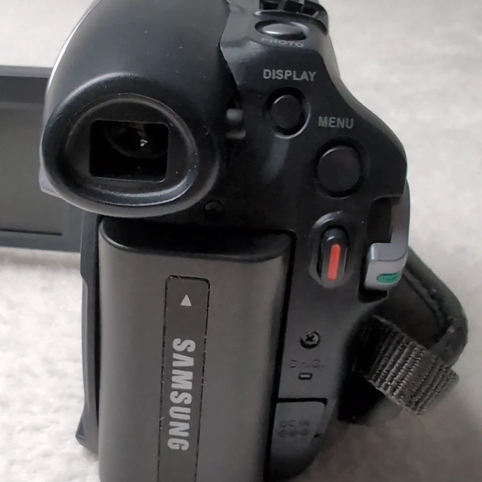 Samsung VP-D371 Handheld MiniDV Cassette Camcorder Silver ***UnTested*** - Image 4 of 4