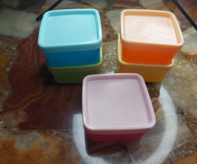 5 Klein Bunte Plastik Aufbewahrungs Behälter Mit Deckel für Basteln Beads Makeup