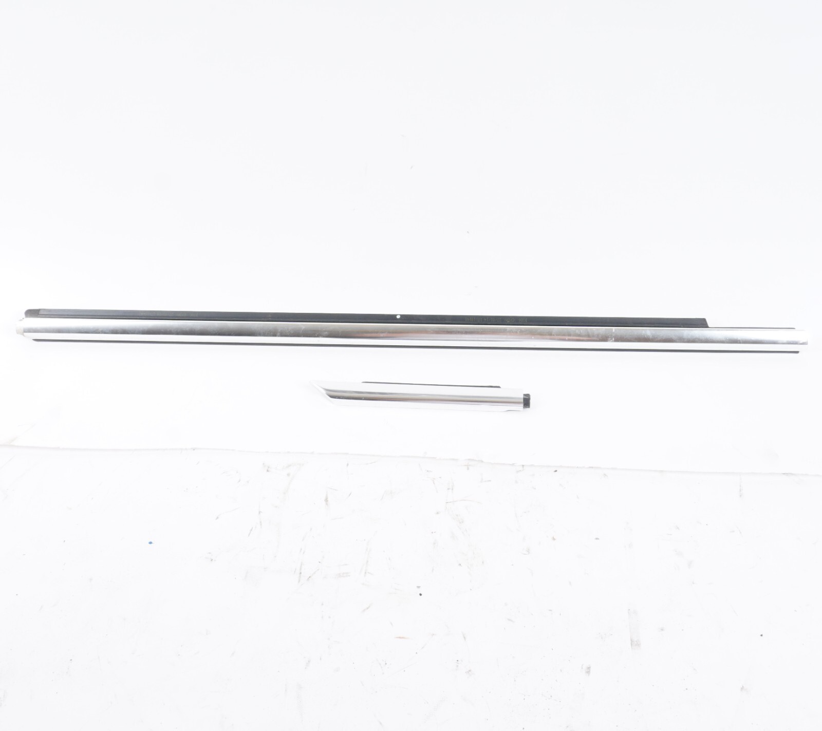 2014-2019 MASERATI GHIBLI FRONT RIGHT PASSENGER SIDE WINDOW BELT MOLDING SET OEM
