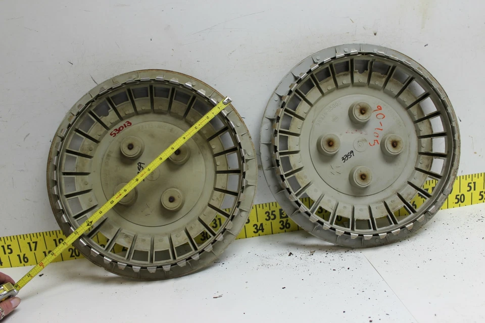 Conjunto de 2 tampas de cubo usadas OEM de 13 pol. 999JWB5000 1982-1986 Nissan Sentra (3359) - Imagem 4 de 4