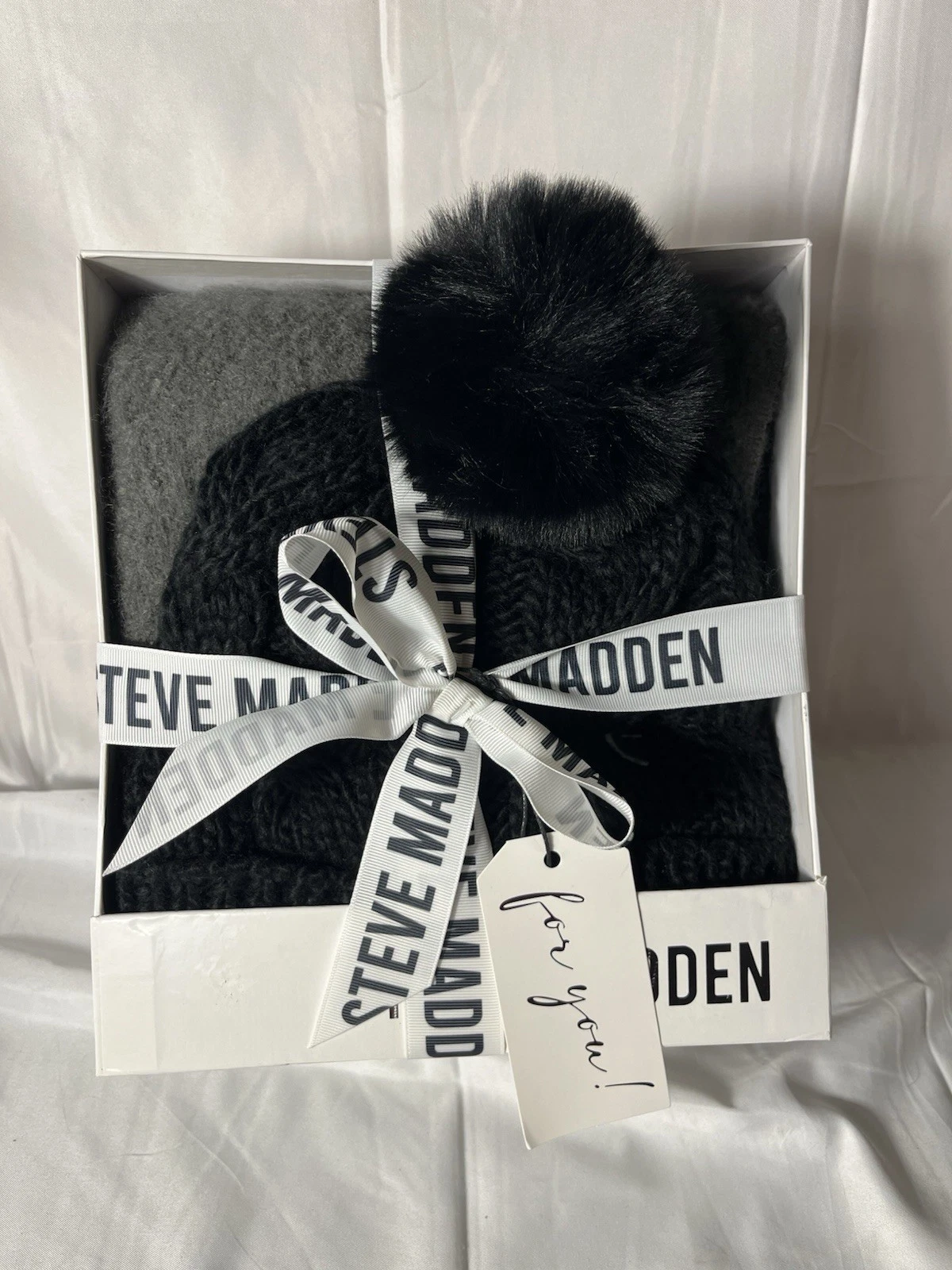 Steve Madden Ladies Hat & Scarf Set Black And Grey One Size