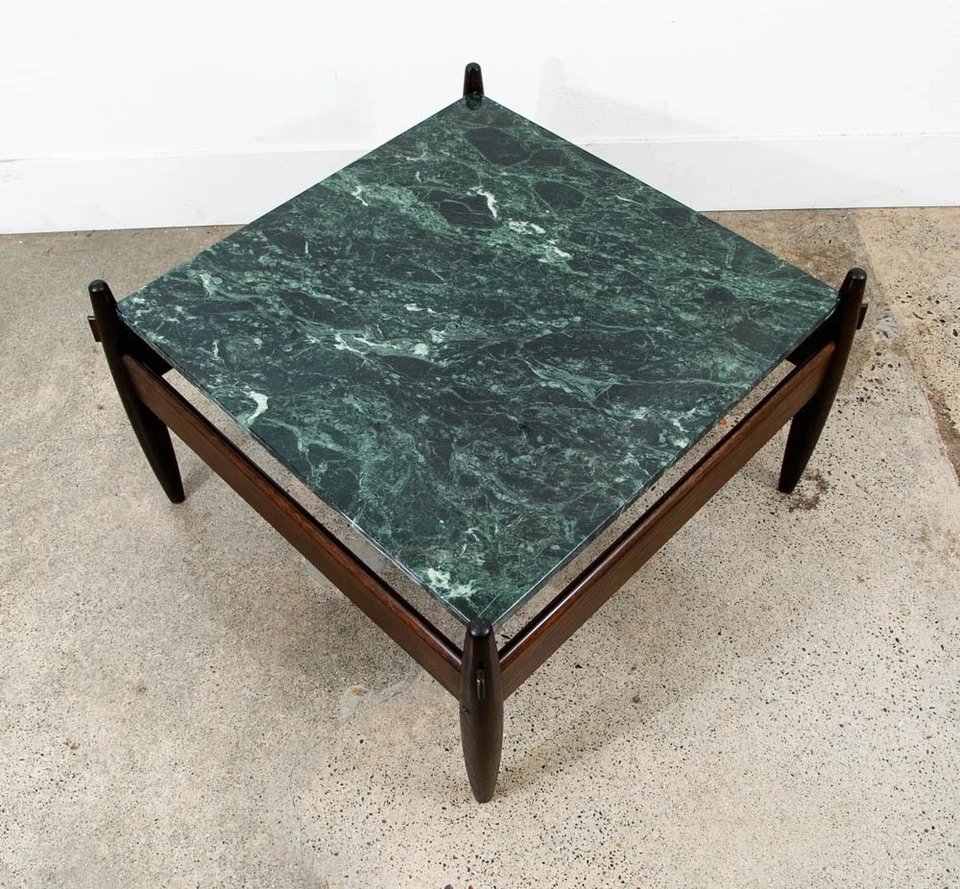 Mesa de centro moderna Mid Century cuadrada verde mármol base roble Sergio Rodrigues Foto 3 de 4
