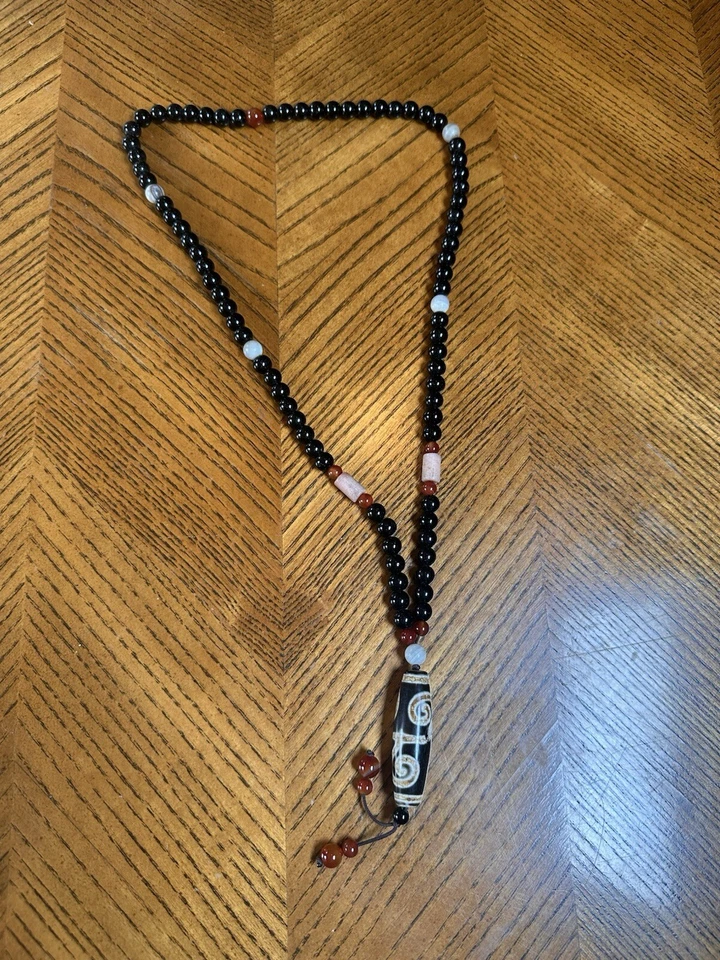 Collar de cuentas tibetanas y piedras de ágata Dzi Foto 2 de 4