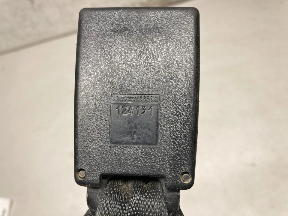 Cierre de cinturón de seguridad Ford F800 (extremo femenino) - Usado | P/N 124131 Foto 3 de 4