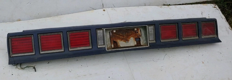 1980 1981 1982 1983 1984 1985 Chevy Caprice Classic panel de luz trasera GM OEM Foto 2 de 4