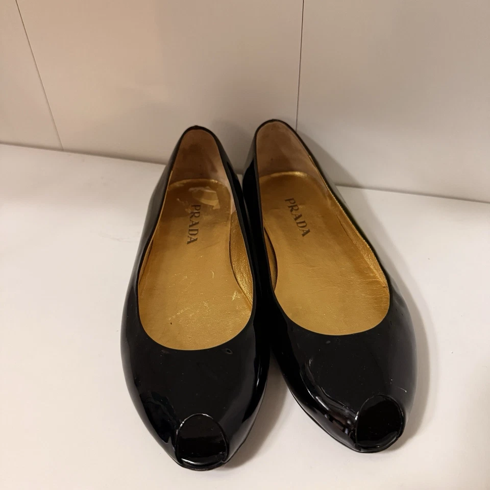 Prada Negro Charol Piel de becerro Punta abierta Ballet Pisos Talla EU 36 Foto 2 de 4