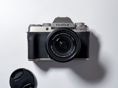 Fujifilm X-T200 + 15-45mm Kit Objektiv Systemkamera Mit Wechseloptik