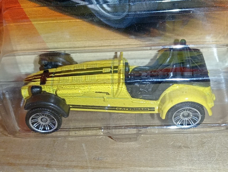 Matchbox Superfast / MB 802 - Caterham Superlight R500 - Yellow - Black Stripes  - Image 3 of 4