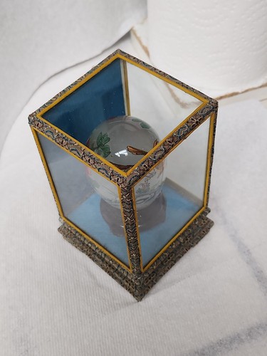 Reverse Painted Glass Egg With 2 Birds In The Bush - Picture 10 of 11