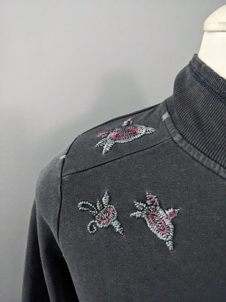 Chaqueta VERTIGO PARIS Floral Bordada Adornada Envejecida Cremallera Gris PEQUEÑA Foto 3 de 4