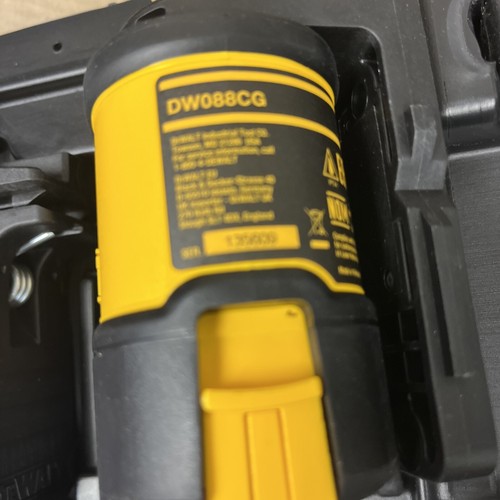 DEWALT DW088CG Cross-Line Laser Level - Black/Green/Yellow - Picture 4 of 8