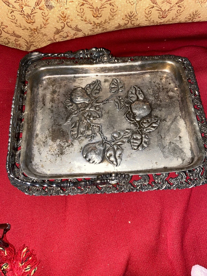 Antiguo plato de plata victoriano ornamentado con patas y grabado cesta de pastel Rogers Foto 2 de 4