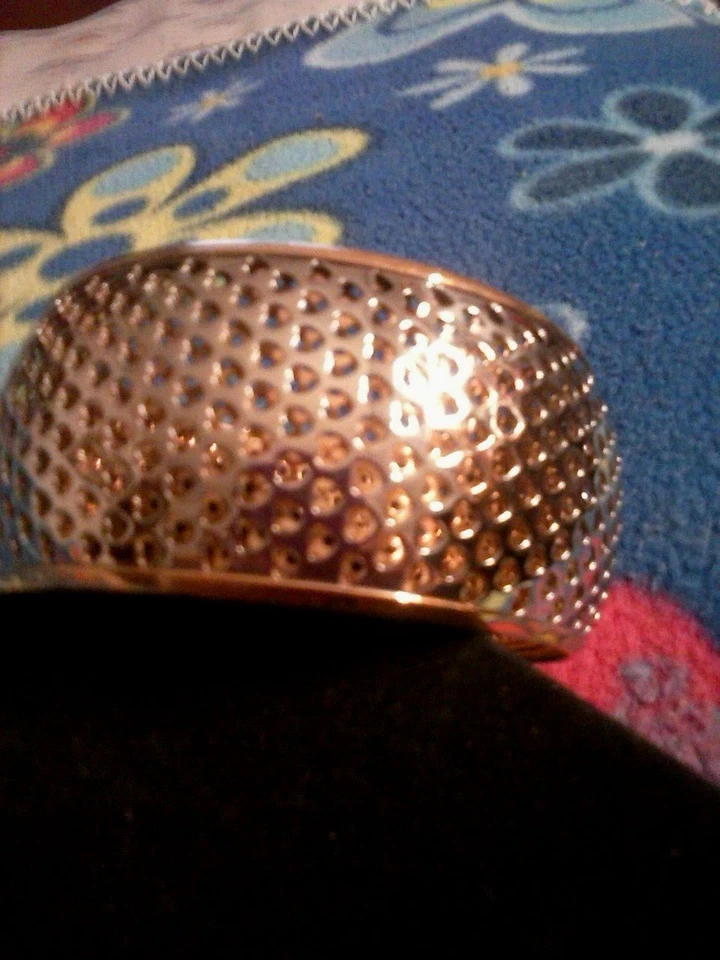 Brazalete Brazalete Acero por Diseño (QVC) Diseño Corazón Calado Dos Tonos Foto 3 de 4