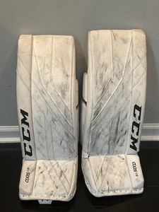 CCM Junior Axis 1.5 26+1 Goalie Pads pre owned/ mildly worn