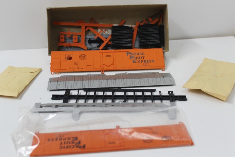 Golden Spike Series G-2005-395 HO Scale 50' Mechanical Reefer PFE 300208 NOS