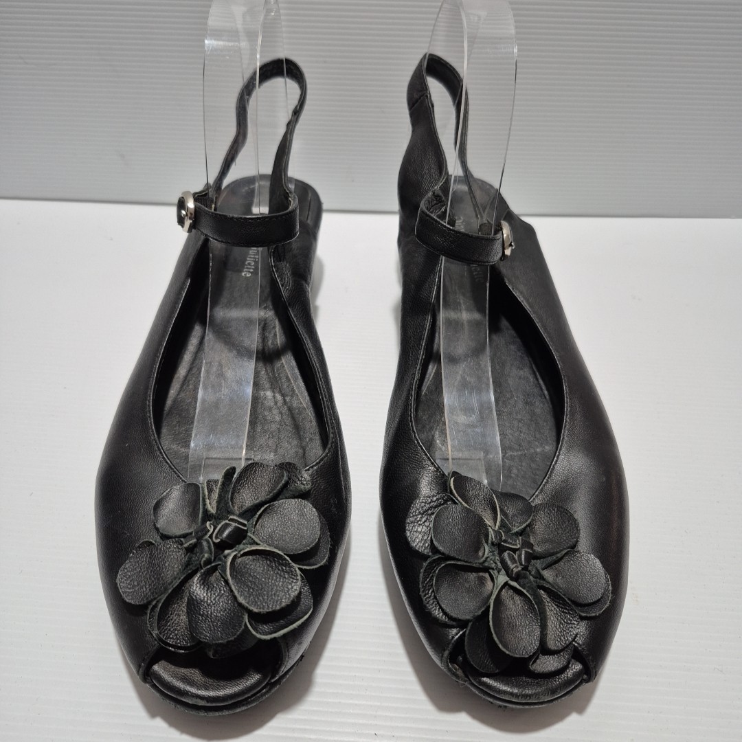 Django & Juliette Size 42 Black Leather Floral Slingback Wedge Sandals