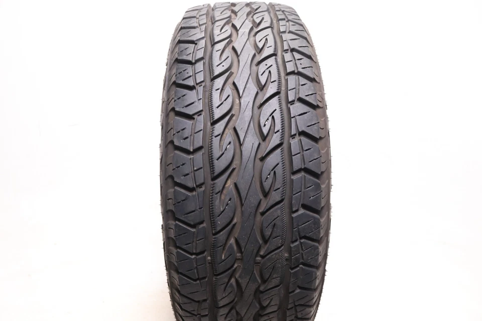 Conjunto de 2 Montanhistas Usados 265/70R16 Kumho Mavis APT - 111S - 9.5/32 Sem Reparos - Imagem 2 de 4