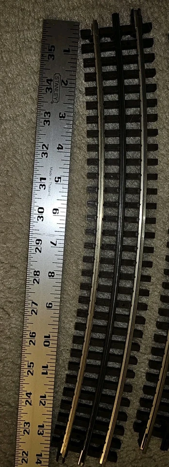 Atlas O #6062 - O-72 Full Curve 3-Rail Track - 16 Pieces - Full Circle - Image 3 of 4