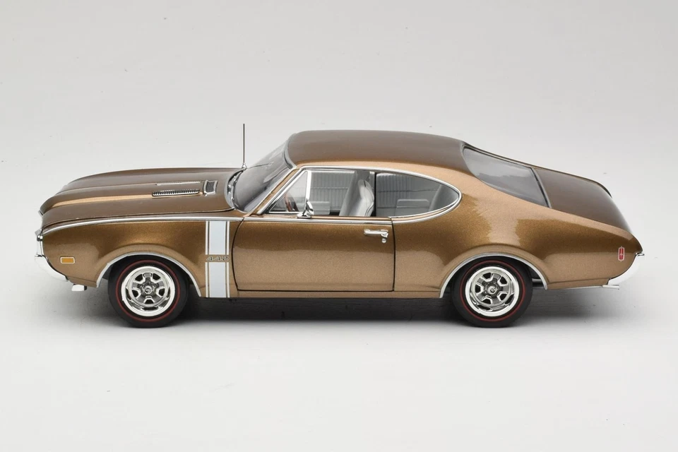 AMM1084/06 Oldsmobile 442 W-30 Bronze American Muscle 1:18 - Immagine 4 di 4