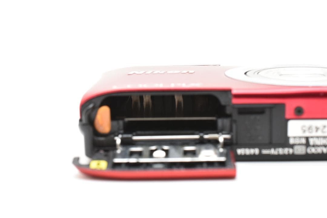 【新品】Nikon COOLPIX A100 RED Nikon COOLPIX A100 Red Compact Digital Camera with 16GB SD Card