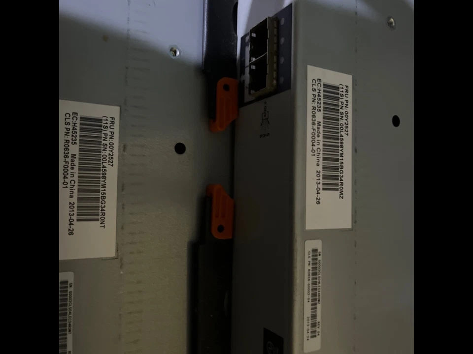 Expansión IBM Storwize SAS Foto 2 de 2