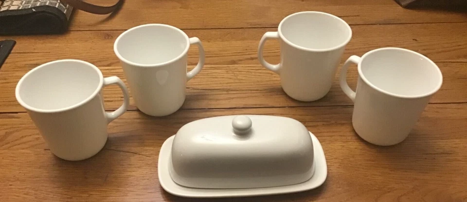 Corning Ware vintage 4 tazas blancas y un plato de mantequilla cubierto años 70 en muy buen estado Foto 2 de 4