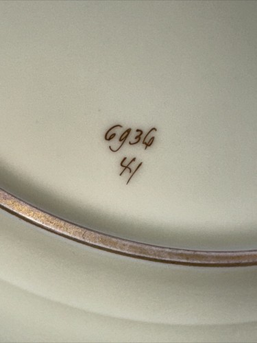 Olivia by Black Knight 10 1/2'' Dinner Plate - Picture 6 of 6