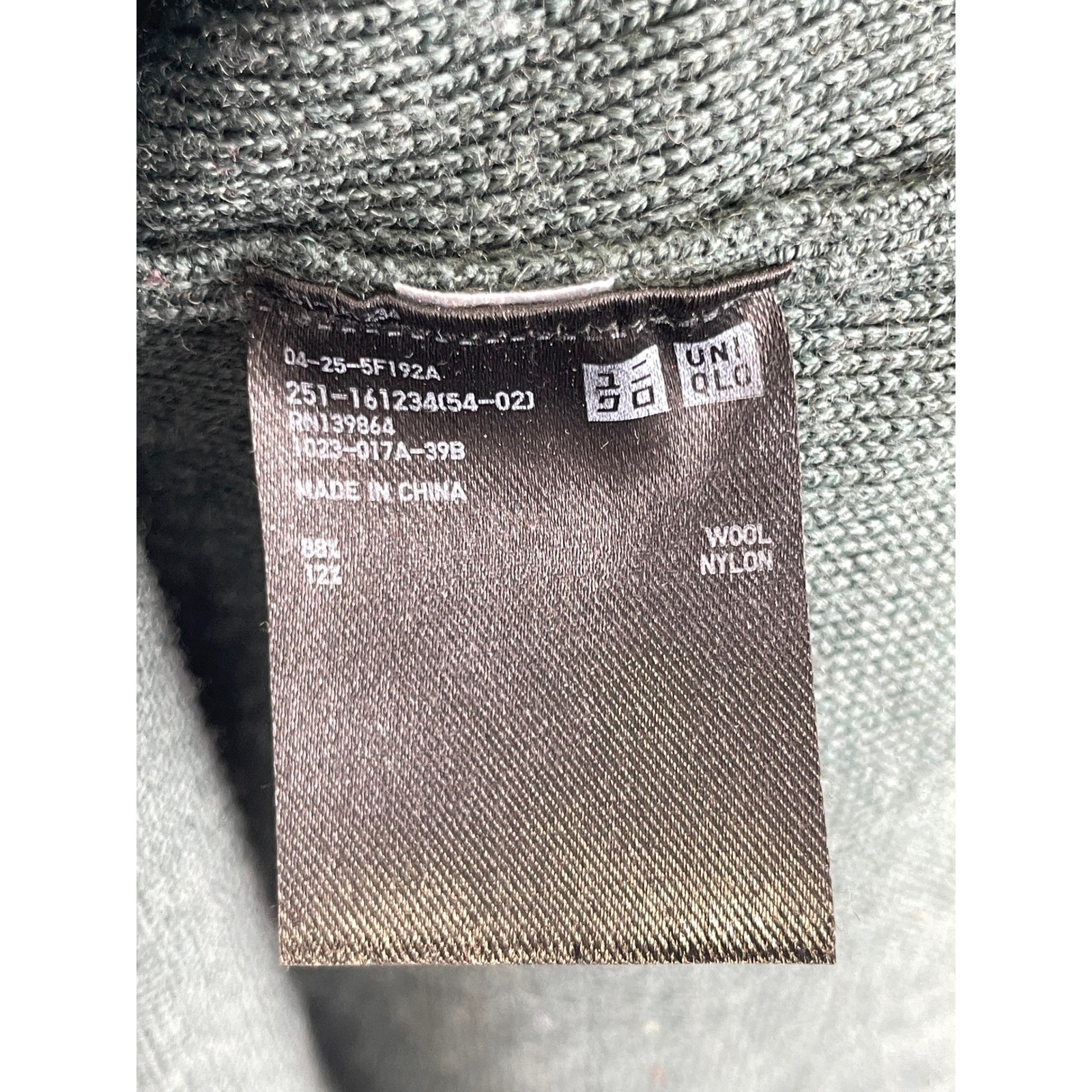 Uniqlo and Lemaire Women's Small Green Wool Blend V-Neck Long Sleeve Sweater thumbnail 7