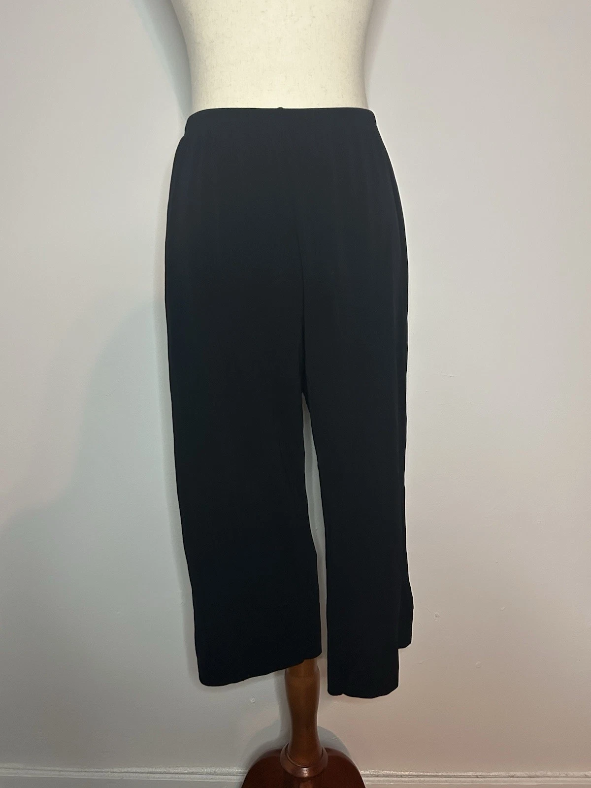 J.JILL Black Knit Capri Pant
