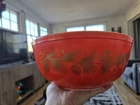 Pyrex GOLDEN LEAF Holly Pine Cone 4 Qt Promo Red #404 Bowl (A2-4)