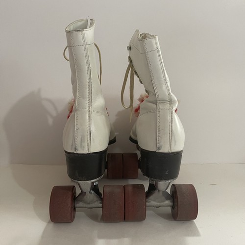 Vintage Roller Derby roller skates with case & key pom pons - Picture 12 of 16