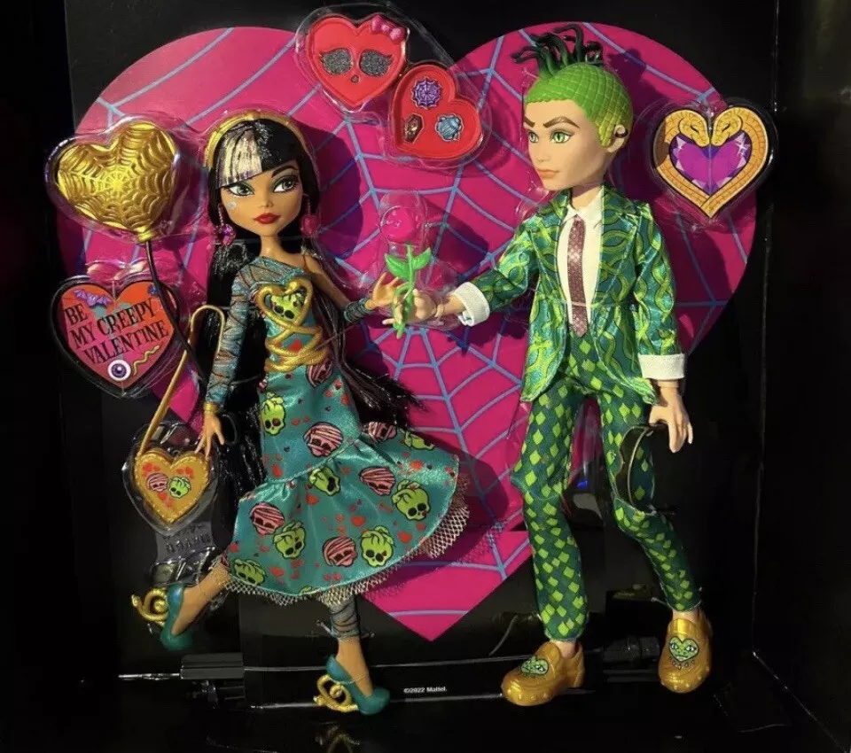 Monster High Cleo De Nile and Deuce Gorgon Collectible Dolls, Howliday Love  Edition 2-Pack