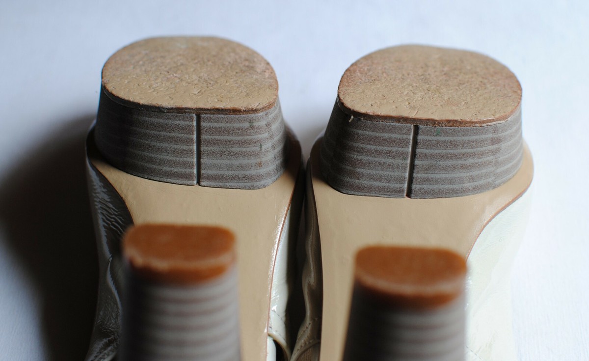 Escarpins ELISABETH STUART Beige Vernis - Talons 9 Cm - Pointure 38 - Occasion TB