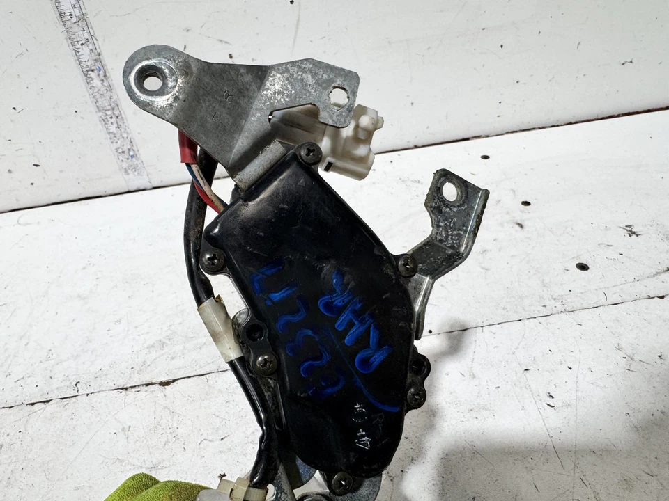 Lexus ES300 Right Rear Lock Mechanism VCV10 06/1992-09/1996 - image 3 of 4