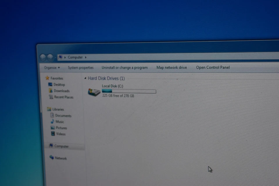 HP Z2 Mini G3 Quad Core i7-6700 16GB RAM 300GB SSD NVidia Quadro Windows 7 Pro - Image 3 of 4