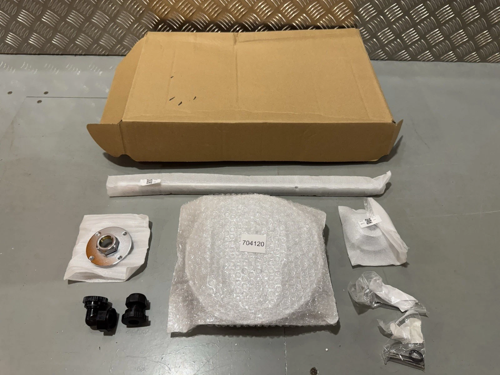 Aqualisa Dream Concealed Mixer Shower With Fixed Ceiling Head DRM001CFC New 10