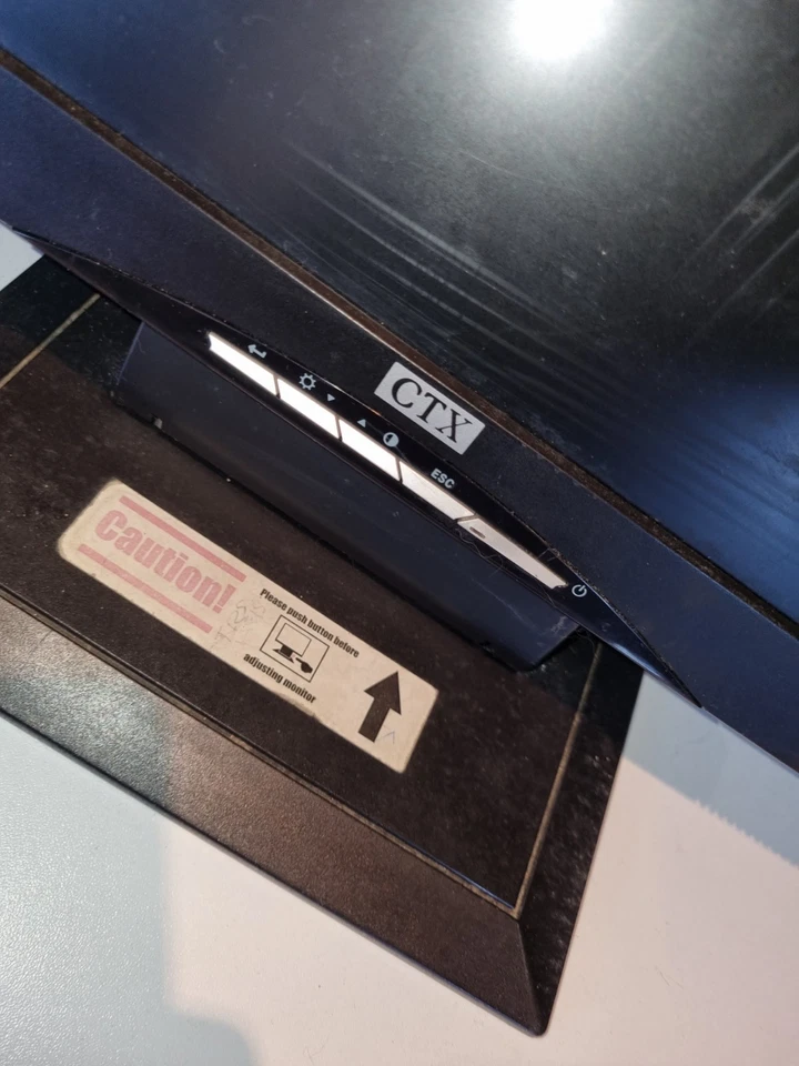 Monitor Used Approx 17inch Screen Comes With Vga No Power Lead. Working Order.  - Image 2 of 4