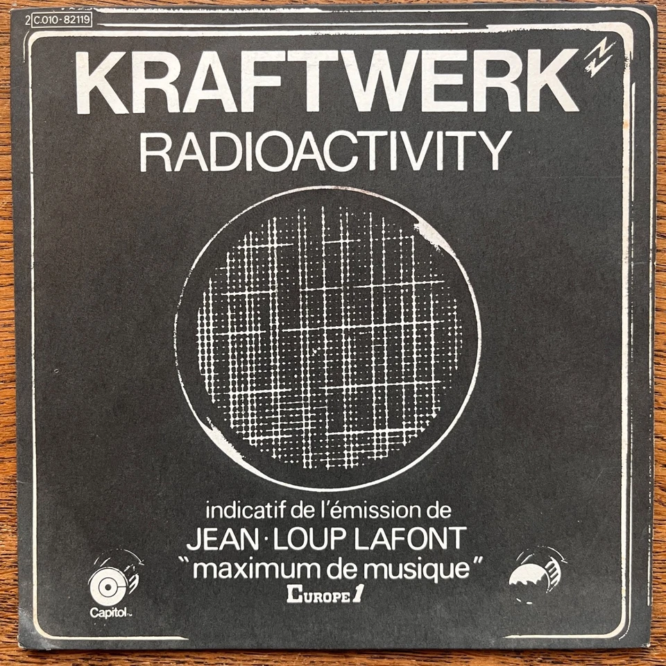 Kraftwerk - Radioactivity - Vinyl 7’’ 45T - 1976 - (Capitol 82119) VG+ - Photo 2/3