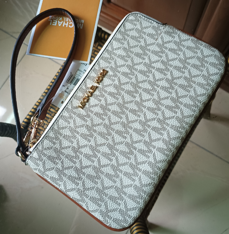 Michael Kors Travel Large Flat MF Phone Case Wristlet Women Wallet