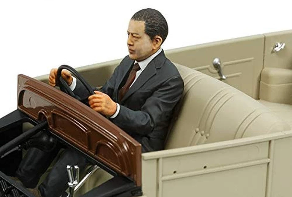 Tamiya 1/14 RC Mercedes-Benz Arocs 3348 6x4 Discarica Camion Rosso Argento Kit - Immagine 3 di 4