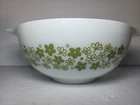 Pyrex #443 Cinderella Crazy Daisy 2 1/2 quart white mixing bowl green flowers
