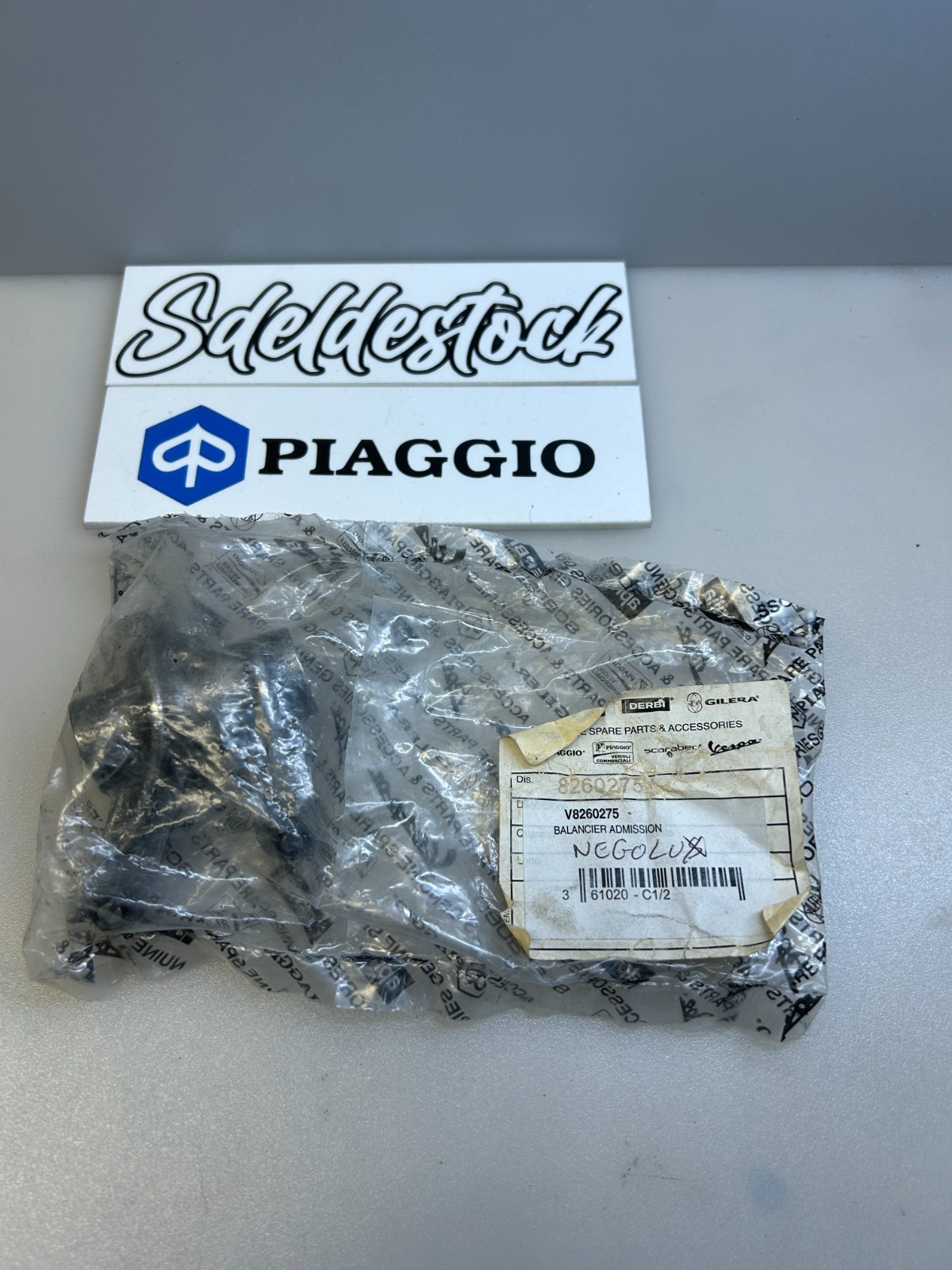 Culbuteur admission contre les claquements moteur Piaggio 400