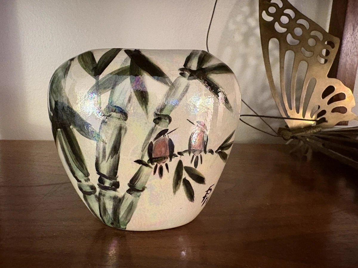 Small Asian Vase In Collectible Japanese Vases & Jars (1900-Now