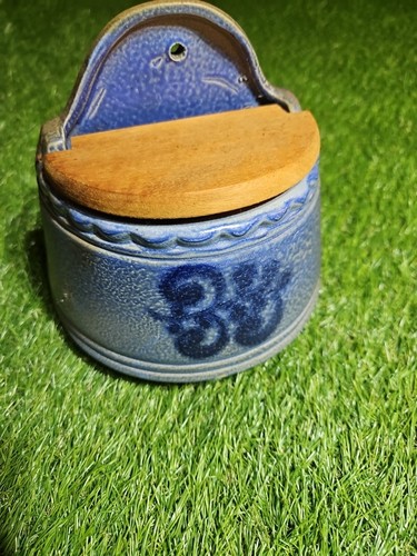Vintage Salzkasten blau salzglasiert mit Holzdeckel unbeschriftet GC