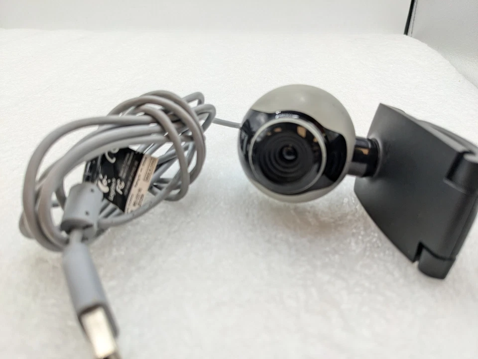 Logitech C250 (V-U0003) 1.3 MP USB Wired Clip-on Webcam w/ Built in Microphone - Image 3 of 4