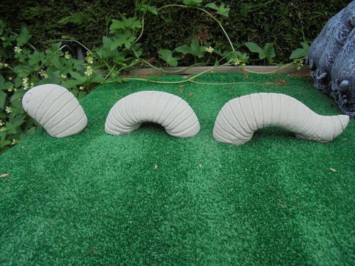 LARGE WORM CONCRETE GARDEN ORNAMENT - Picture 10 of 22