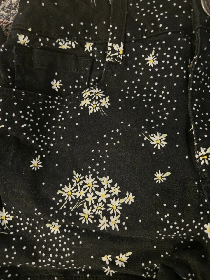 Set of 2 Size 7 Junior Women's Low-rise Summer Shorts w/ Pockets, Black w/ White - Image 3 of 4