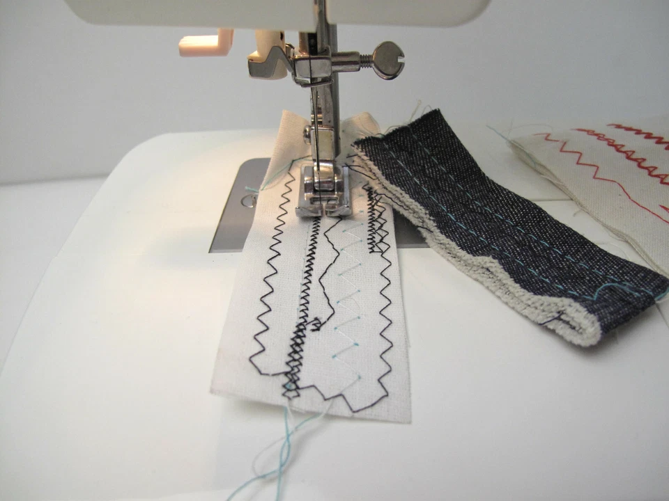 Euro-Pro 9025 Computer Assistant Sewing Machine Case - Image 2 of 4