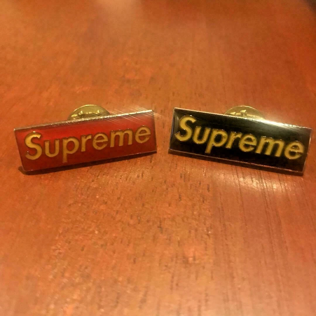 Supreme logo pin badge black and red set of 2 piece from JAPAN for